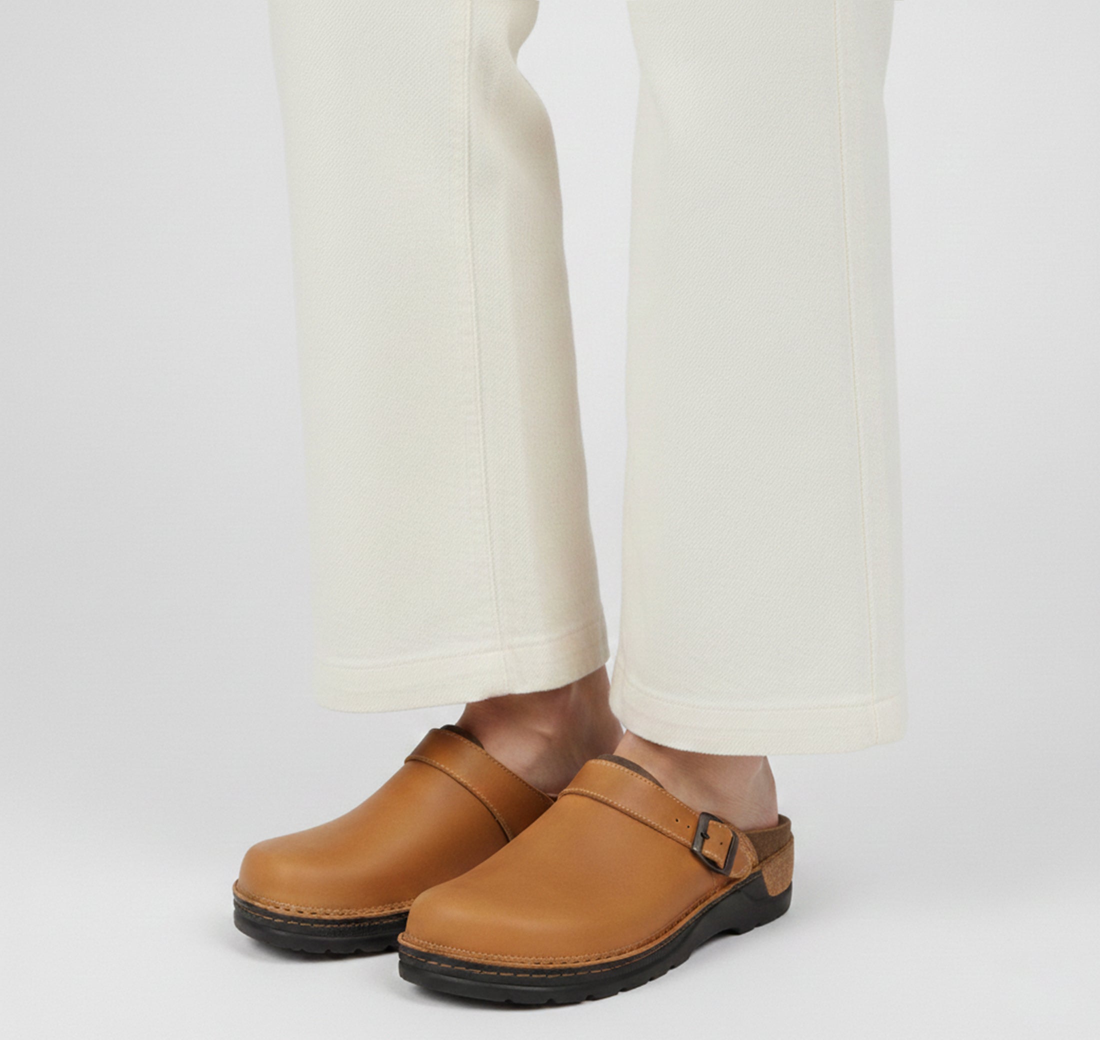 Dorvelli | Unisex Suede Clog Sandals – Closed Toe Comfort