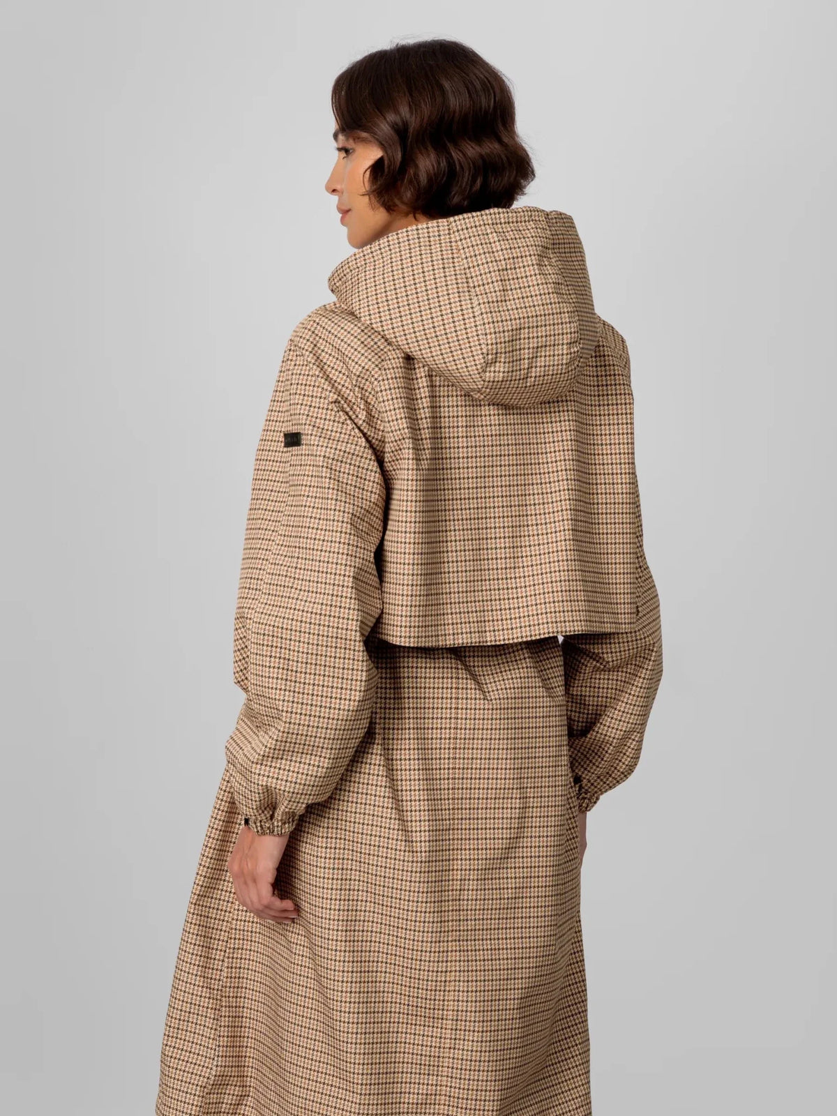 Esme Longline Hooded Raincoat – Beige Houndstooth