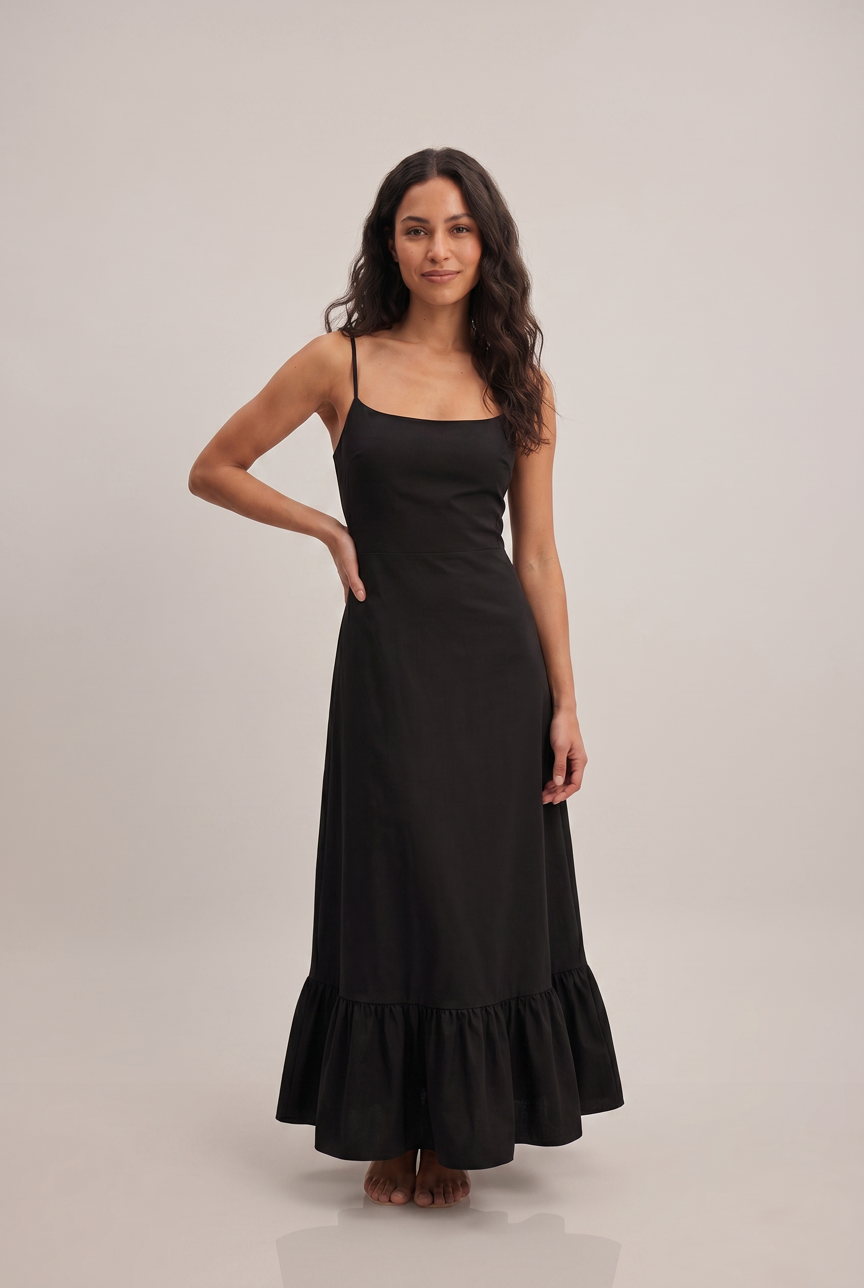 Dorvelli Ruffle-Hem Midi in Black