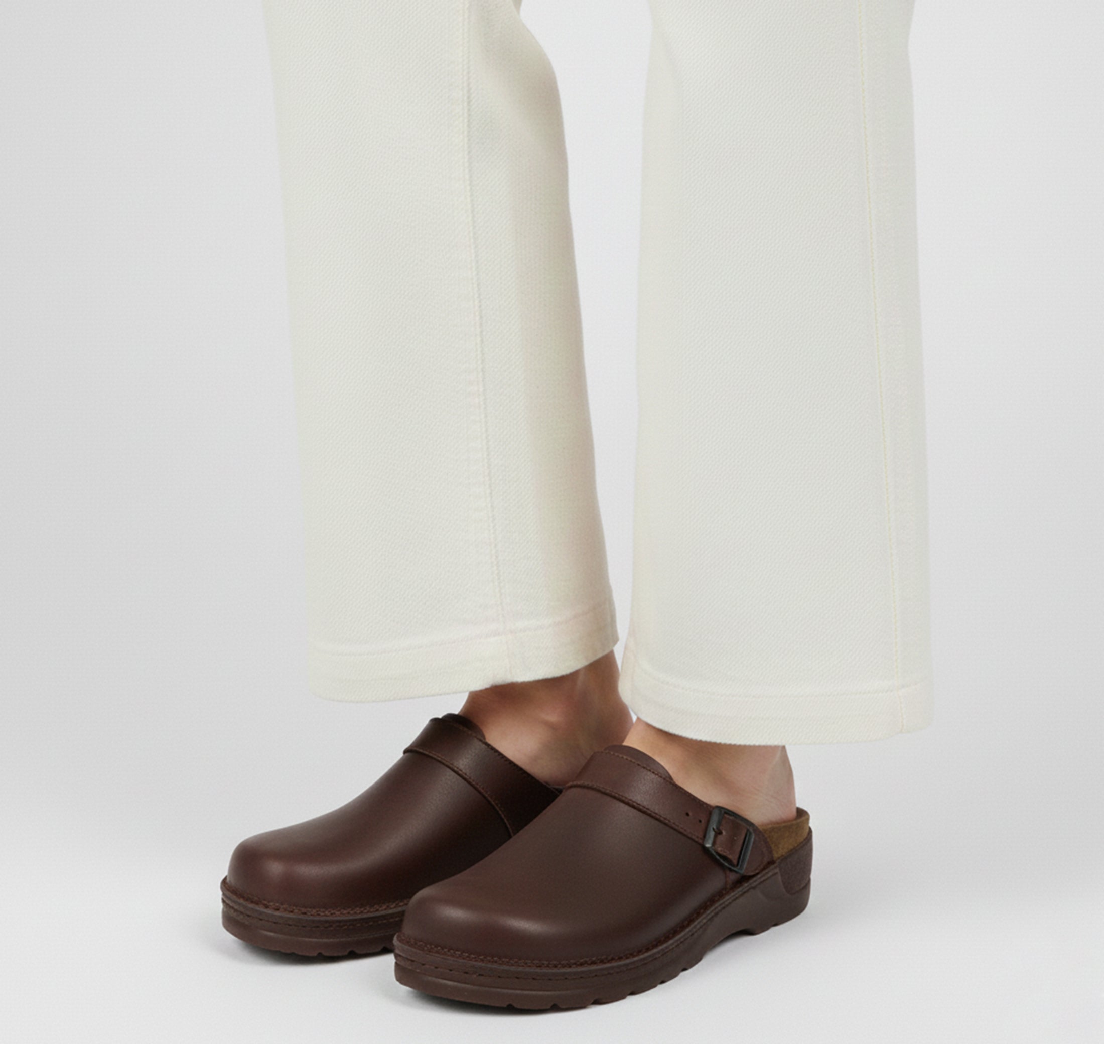 Dorvelli | Unisex Suede Clog Sandals – Closed Toe Comfort