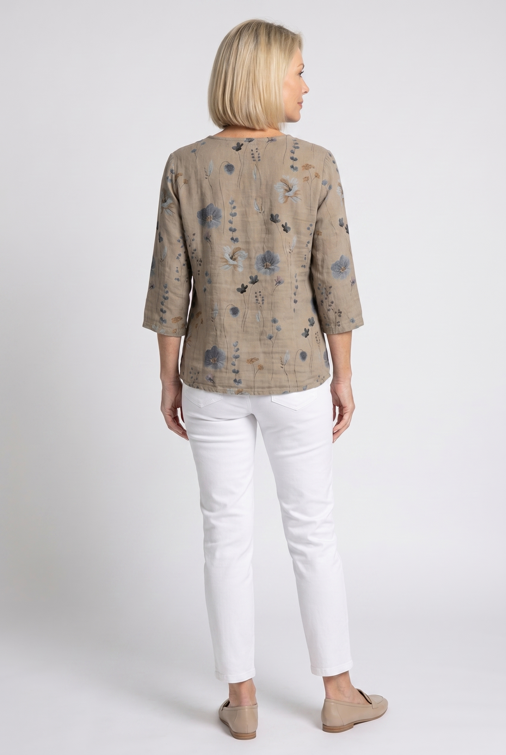 Dorvelli | Women's Floral Blouse – V-Neck Three-Quarter Sleeve