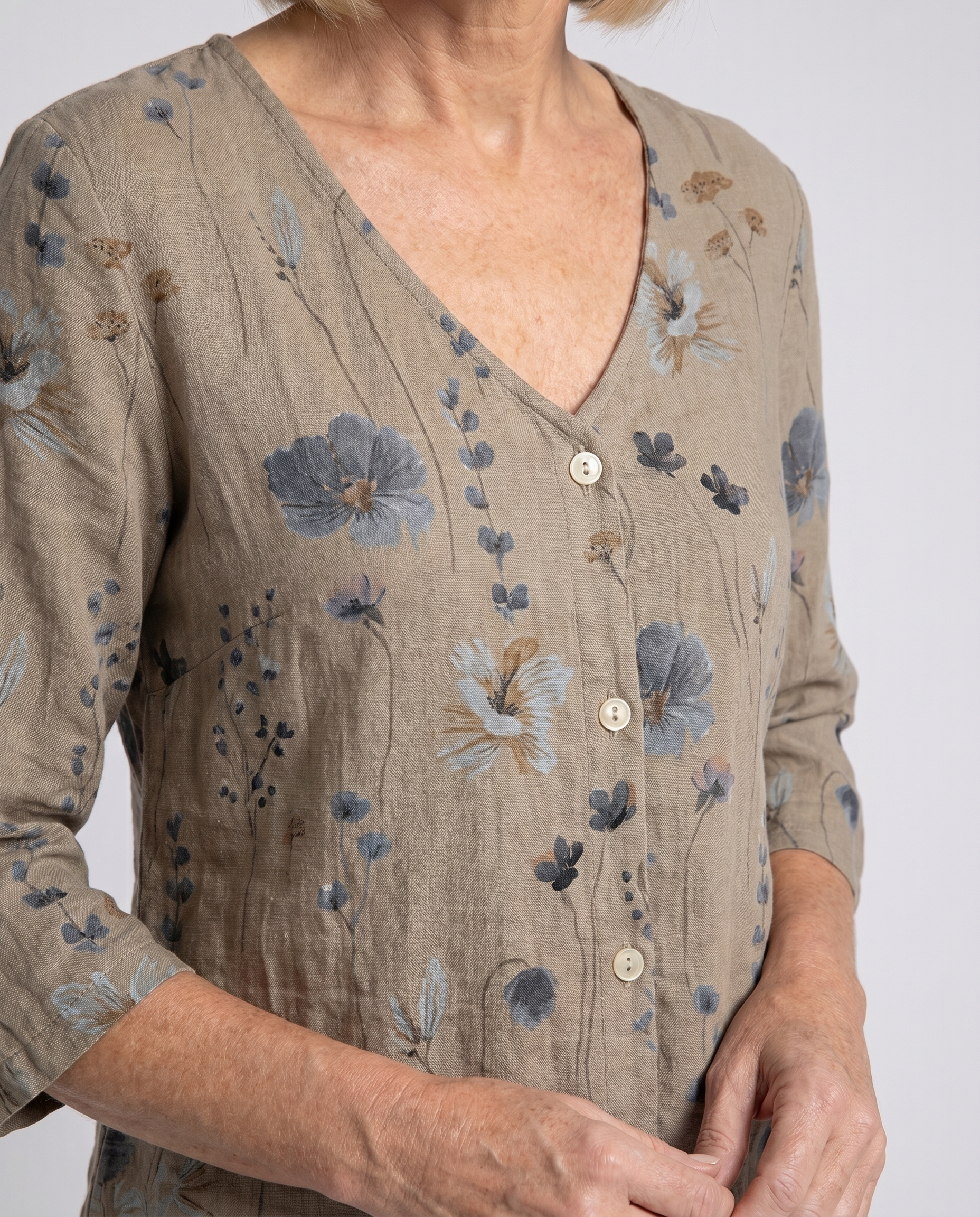 Dorvelli | Women's Floral Blouse – V-Neck Three-Quarter Sleeve