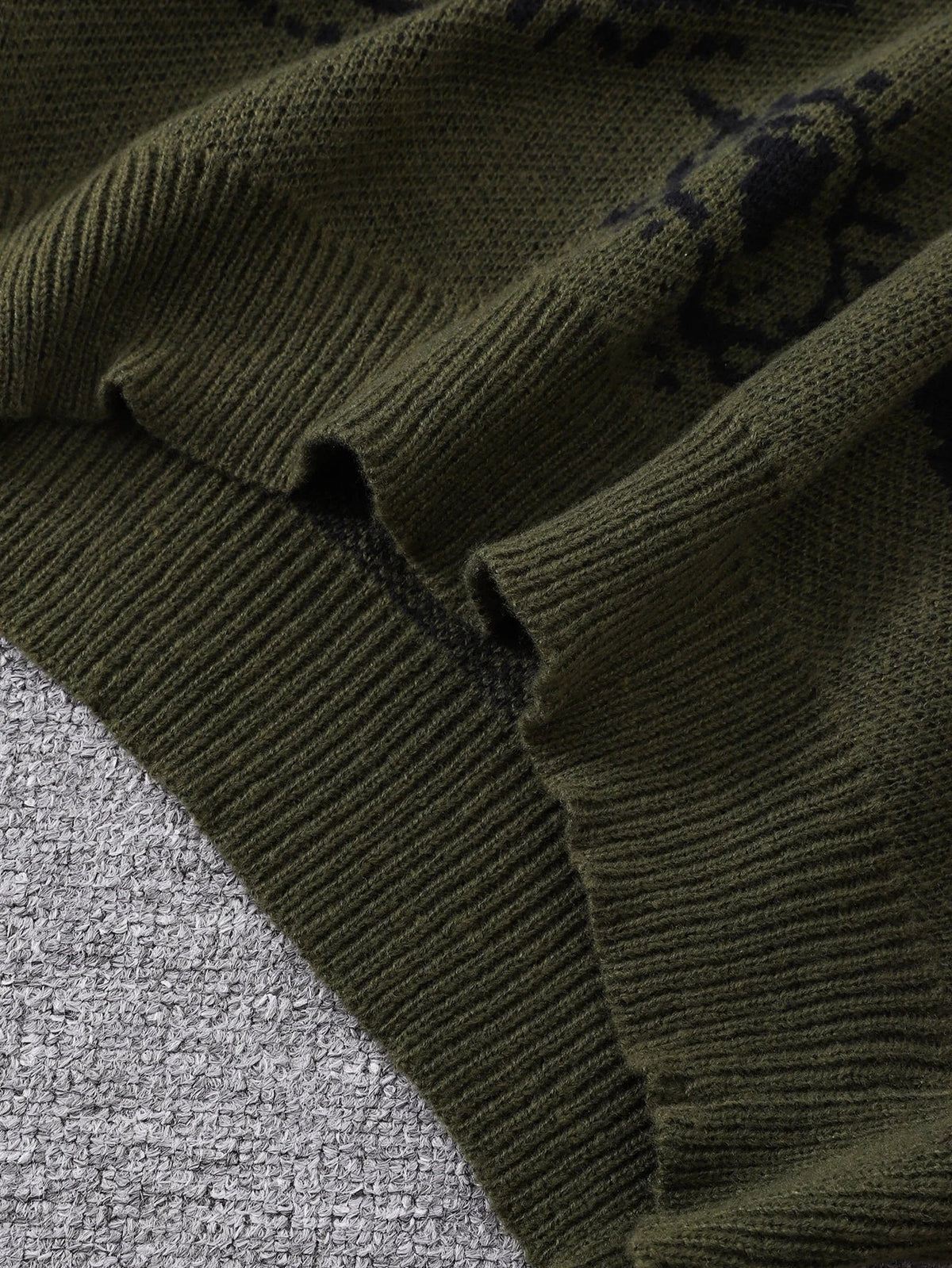 Dorvelli | Men’s Grunge Pattern Graphic Sweater
