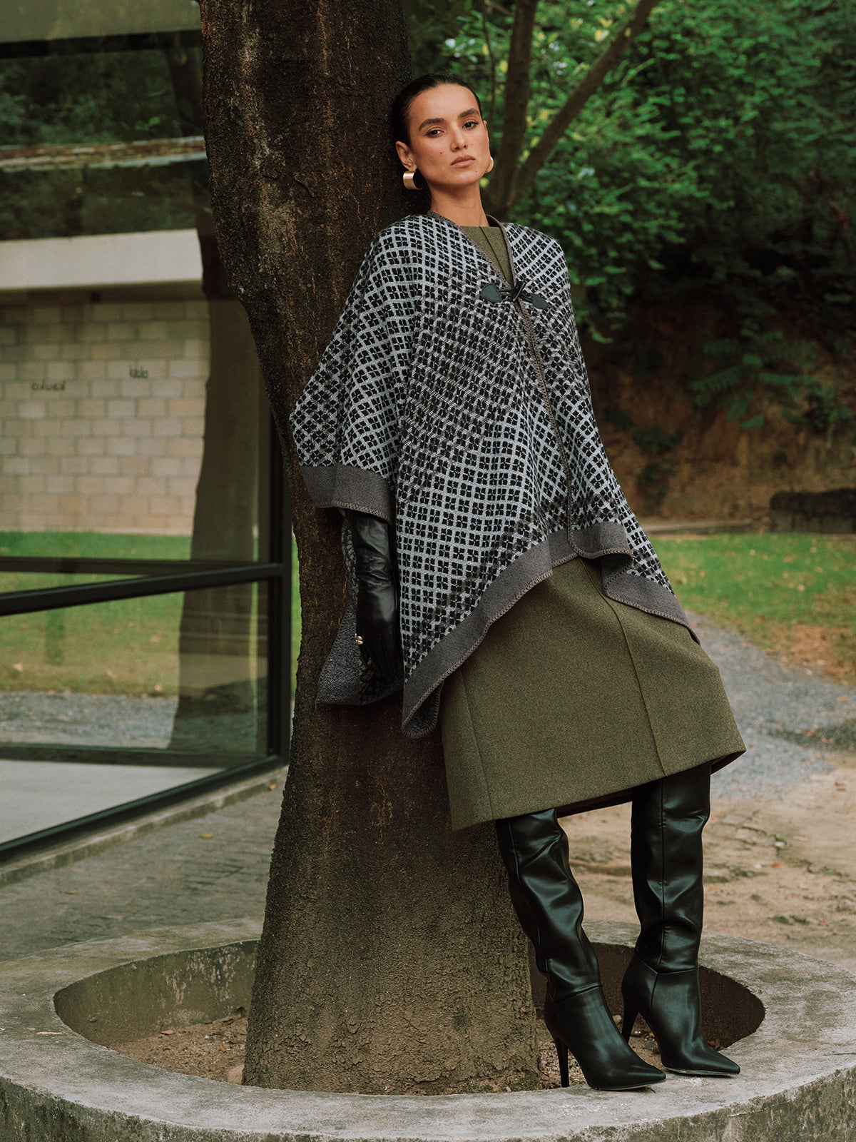 Dorvelli | Women’s Button Detail Poncho