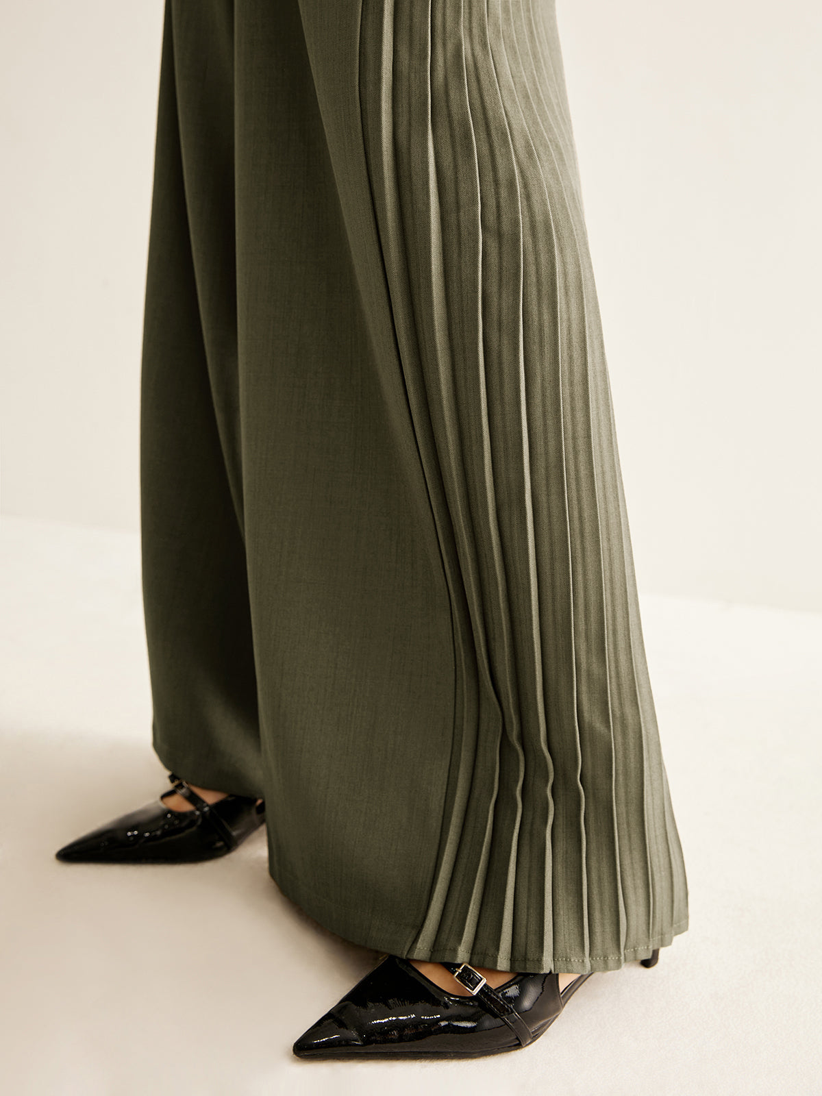 Dorvelli | Women's Pleated Relaxed Wide Leg Pants