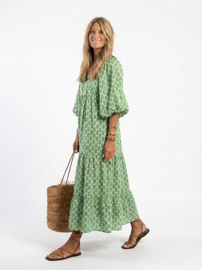 Dorvelli | Women’s Midi Dress – Patterned V-Neck Three-Quarter Sleeve