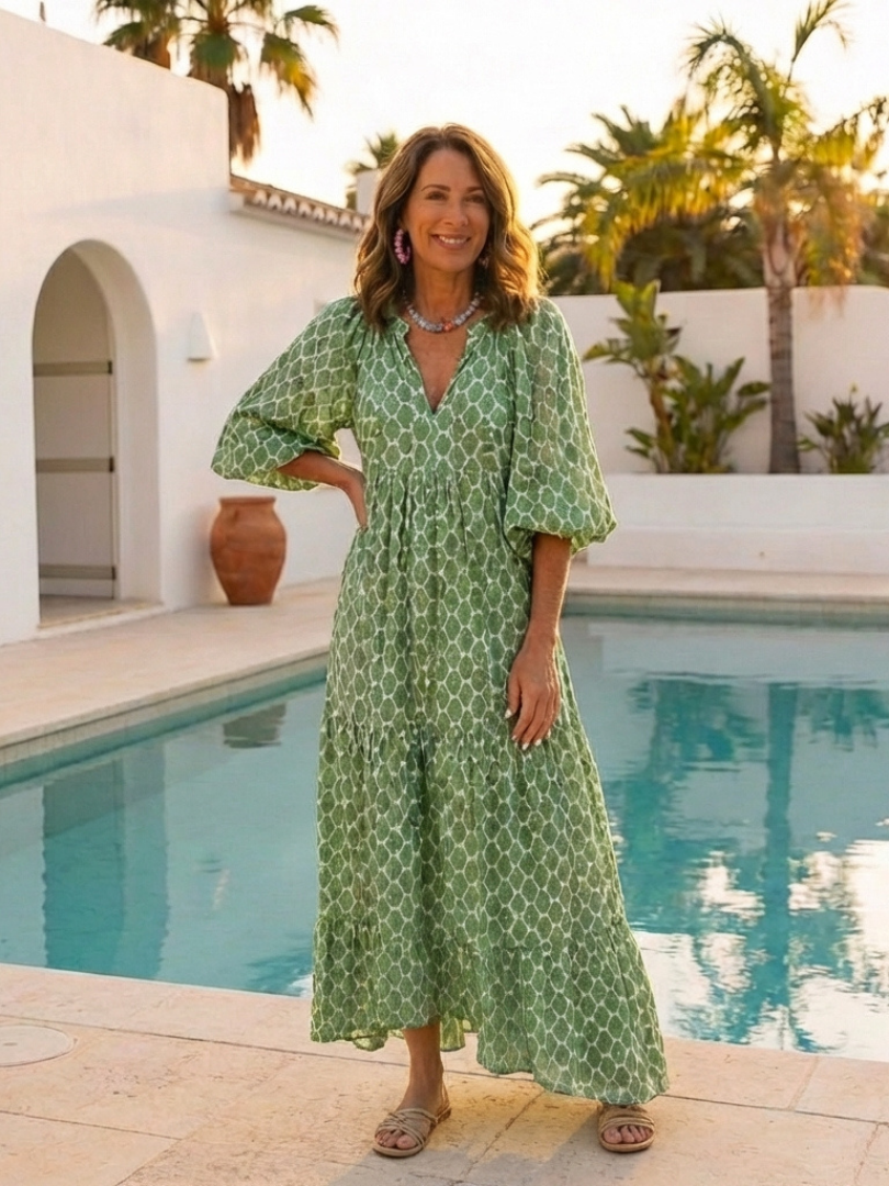 Dorvelli | Women’s Midi Dress – Patterned V-Neck Three-Quarter Sleeve