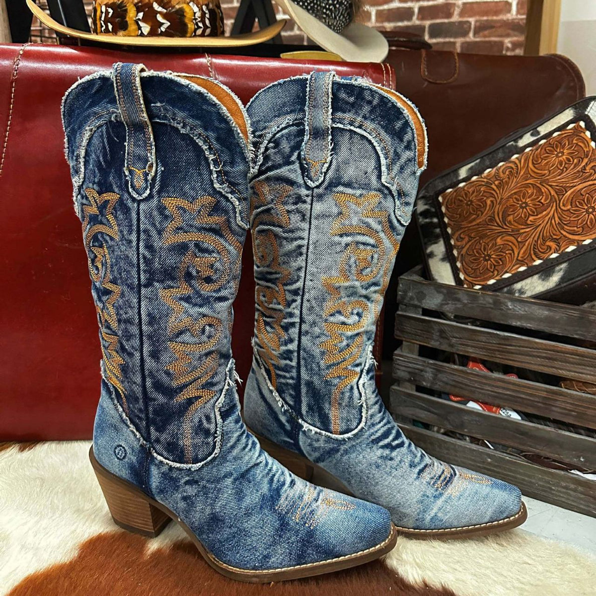 Dorvelli | Women’s Western Boots – Washed Indigo Embroidered