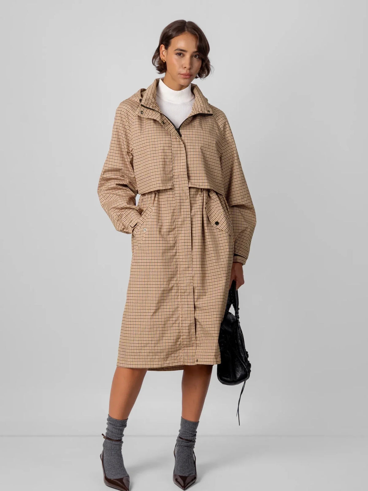 Esme Longline Hooded Raincoat – Beige Houndstooth