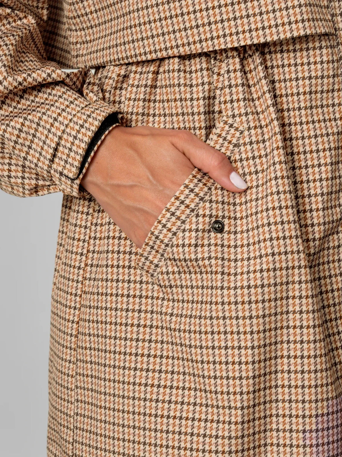 Esme Longline Hooded Raincoat – Beige Houndstooth