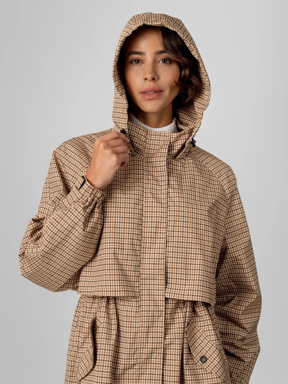 Esme Longline Hooded Raincoat – Beige Houndstooth