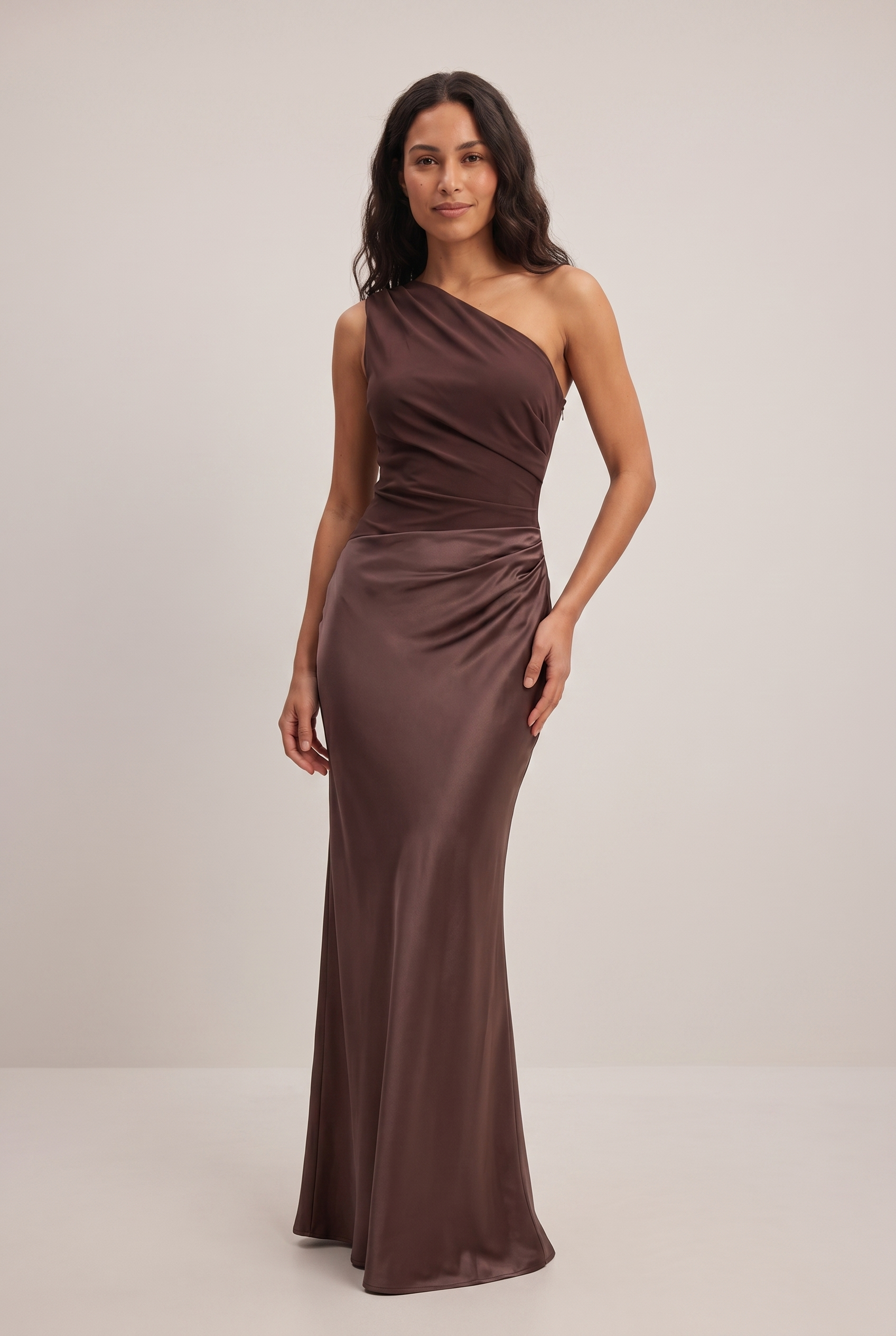 Dorvelli One-Shoulder Maxi in Brown – front