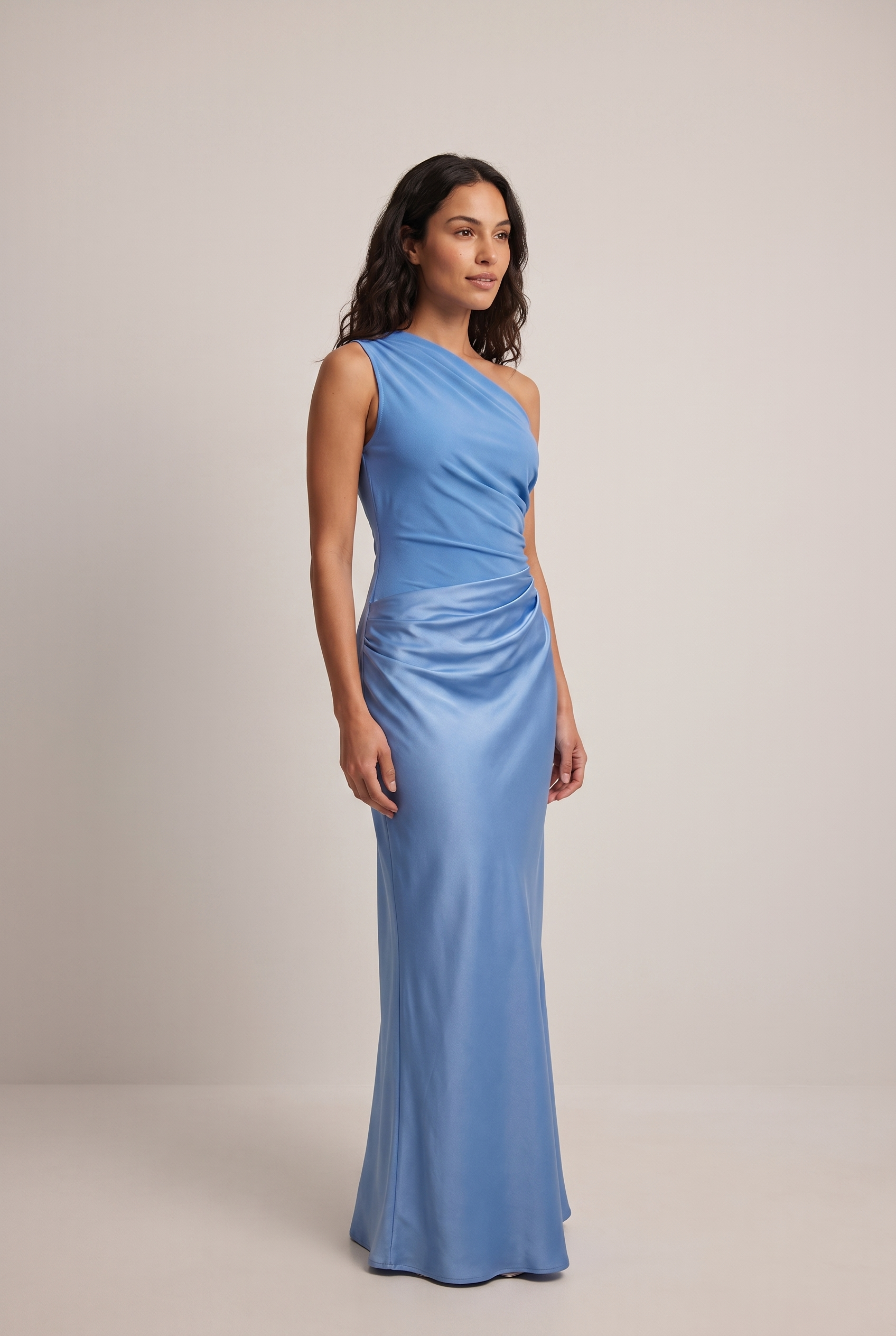Dorvelli One-Shoulder Maxi in Blue – front
