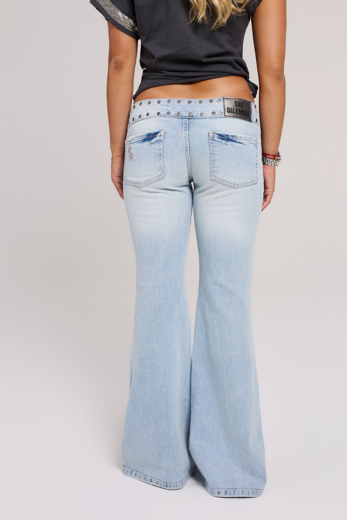 Juniper Low-Rise Flared Jeans – Light Blue